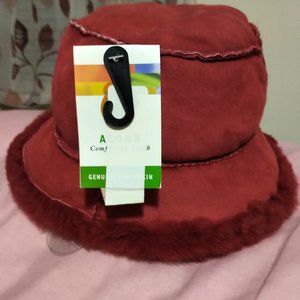 Acorn Sheepskin Red Bucket Hat NWT